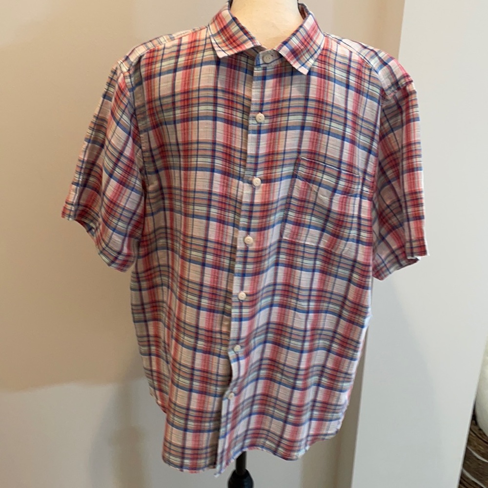 Men’s Tommy Bahama button down shirt.